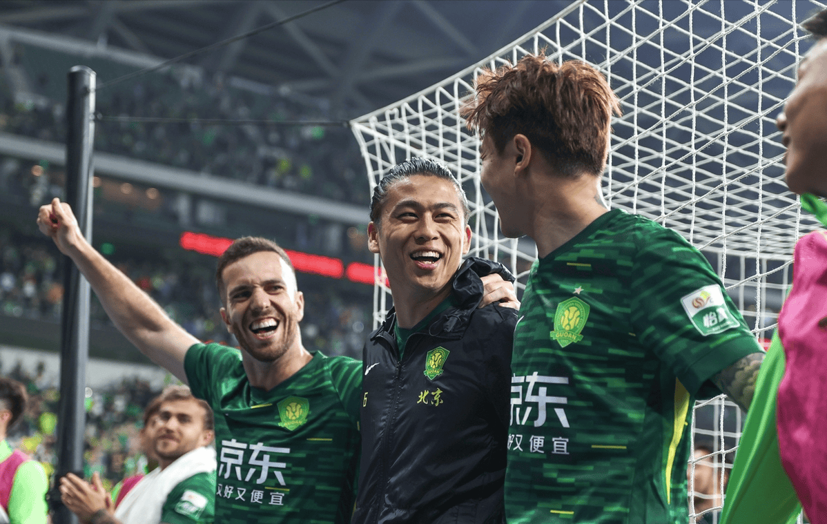 赛事精彩抢眼,球员飒爽英姿博得观众喝彩的简单介绍 赛事精彩抢眼,球员飒爽英姿博得观众喝彩的简单介绍