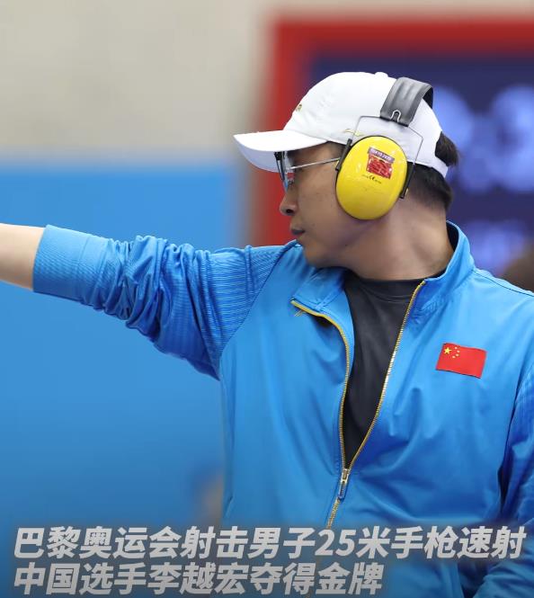 运动比赛中的蓝色队发挥出色,夺冠成功 运动比赛中的蓝色队发挥出色,夺冠成功