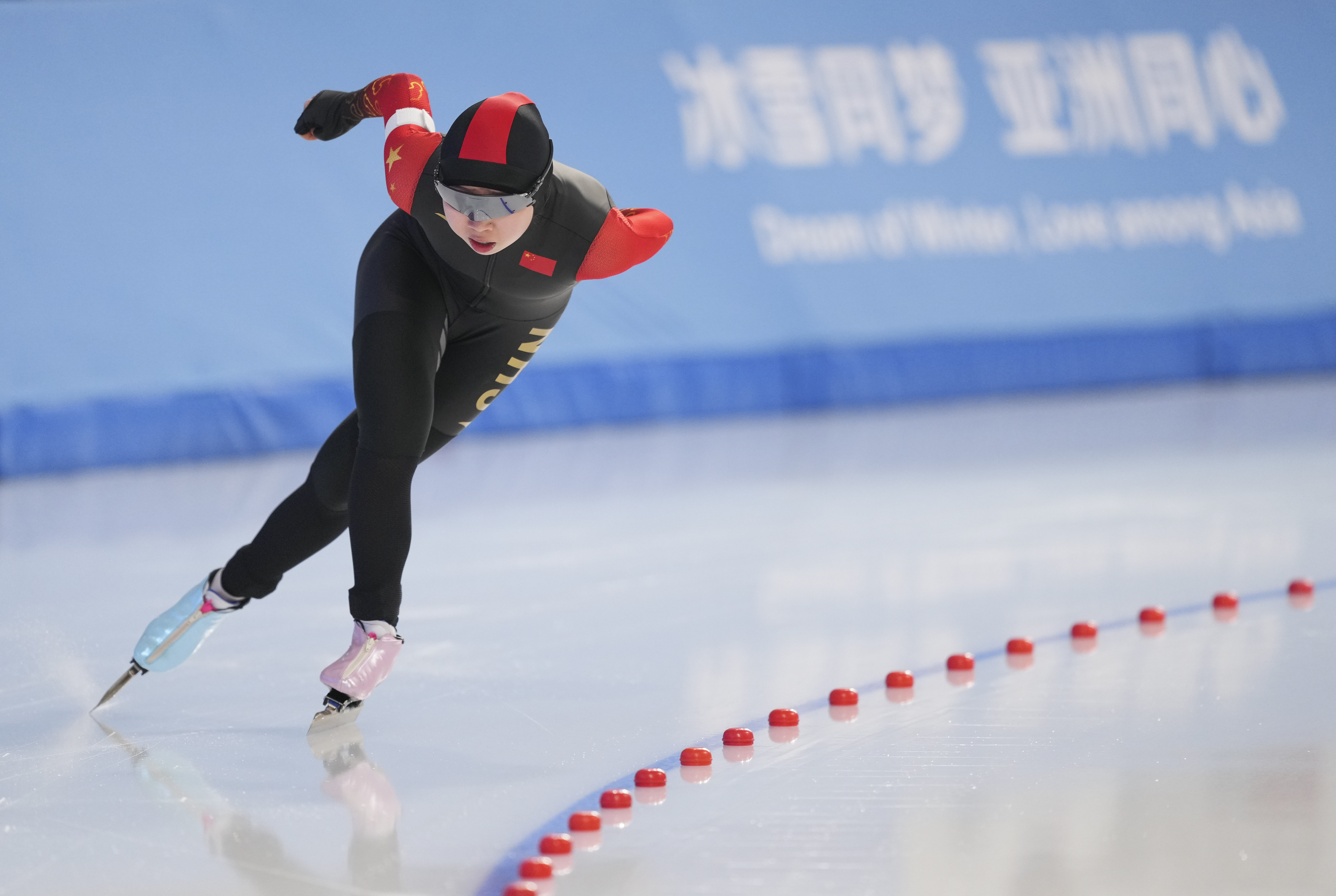 奥地利选手展现冰上优势，实现滑冰壮举的简单介绍