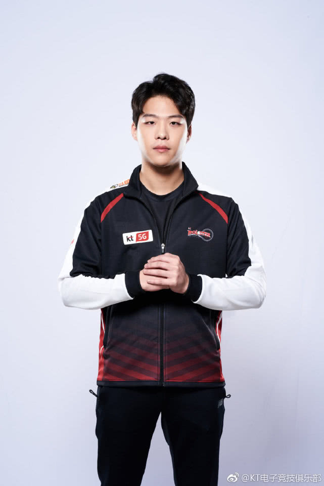 爱游戏下载-昔日冠军战队遭遇首轮重创，挑战不容忽视