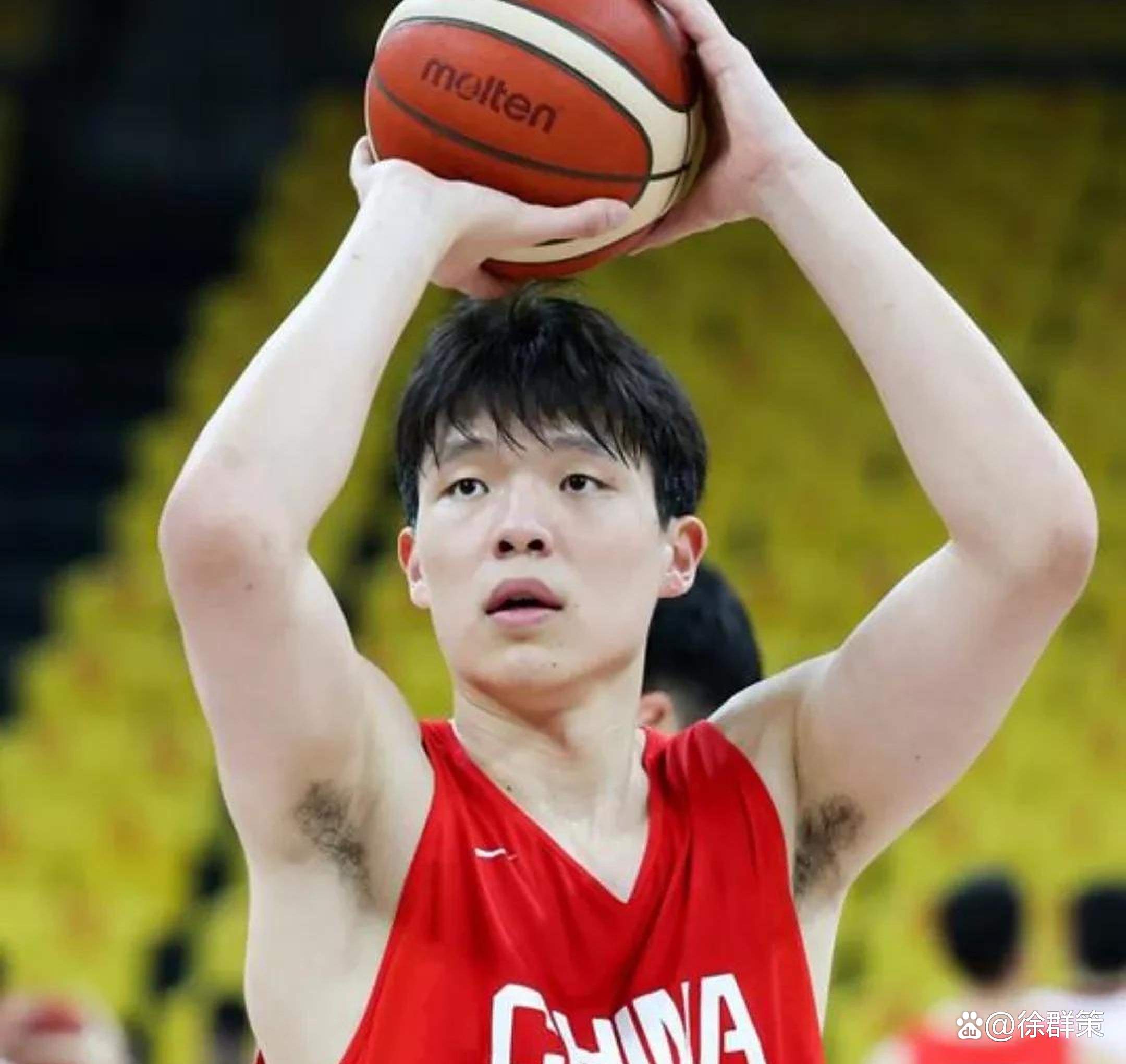 新晋篮球新星在比赛中表现抢眼 新晋篮球新星在比赛中表现抢眼