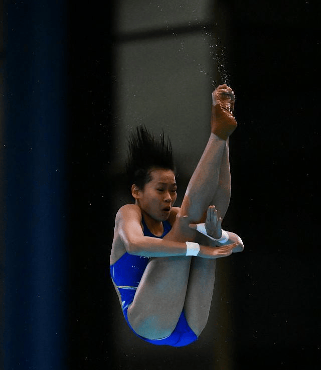 爱游戏tv-包含体操赛场悬念不断，选手突破个人极限的词条