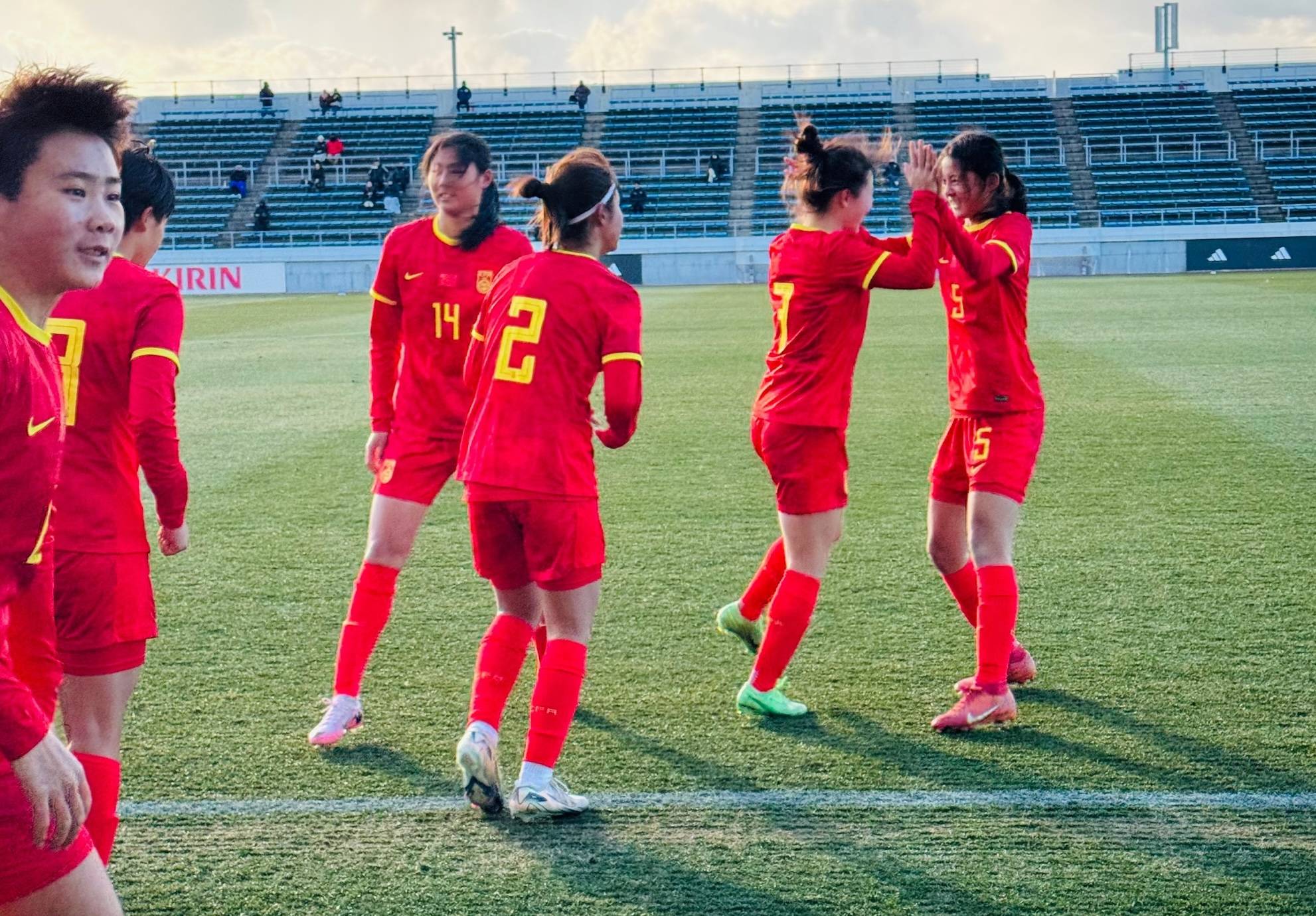 爱游戏娱乐-精彩比赛持续进行，国内女足队落地生根的简单介绍