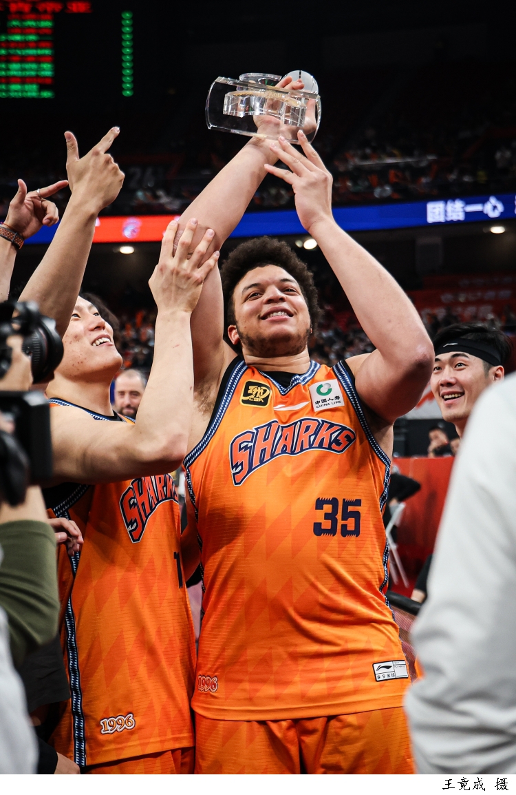 爱游戏在线-江苏男篮外援状态持续火爆，屡获胜利的简单介绍