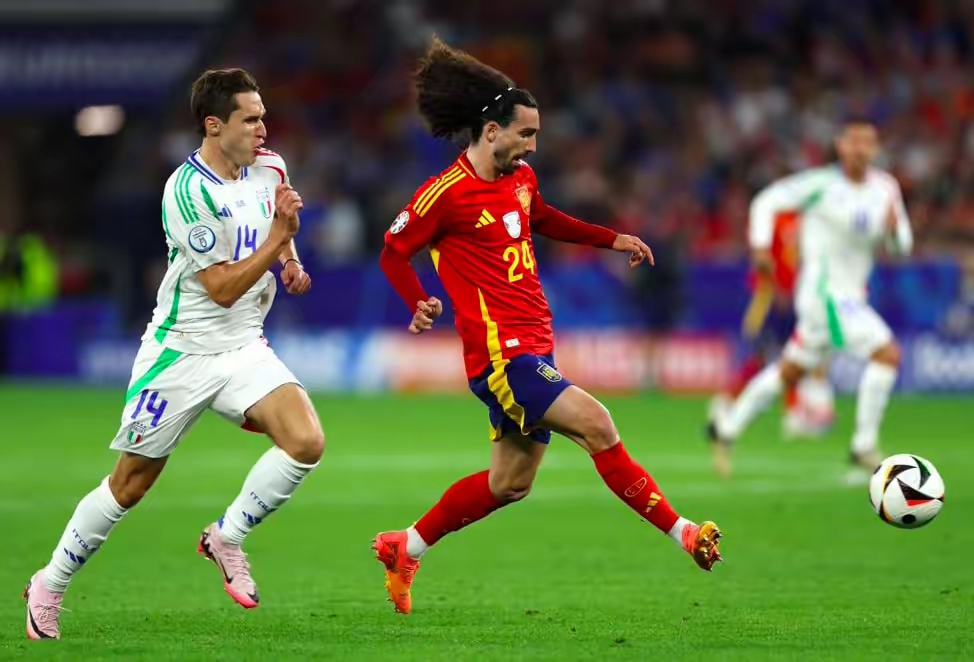 西班牙队经历激烈对抗,成功晋级 西班牙队经历激烈对抗,成功晋级