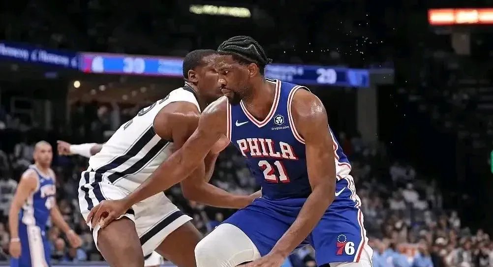 福建队完胜灰熊,恩比德点燃赛场 福建队完胜灰熊,恩比德点燃赛场