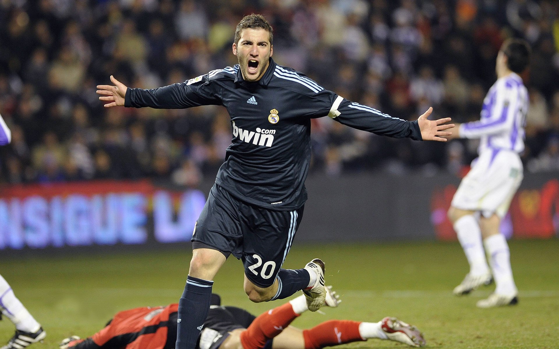 德罗赞用实力证明自己，独行侠踏平老鹰